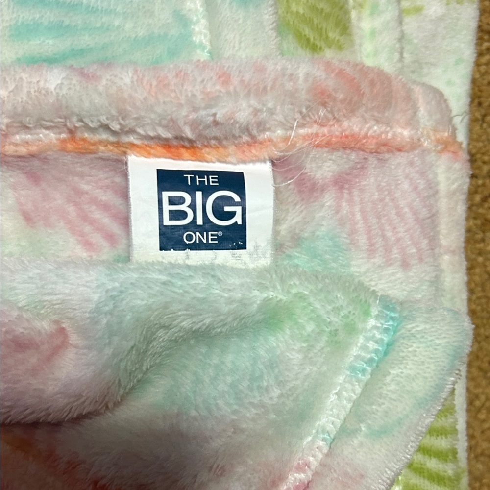 Pastel Seashell Pattern 5x6 Blanket - Picture 3 of 3